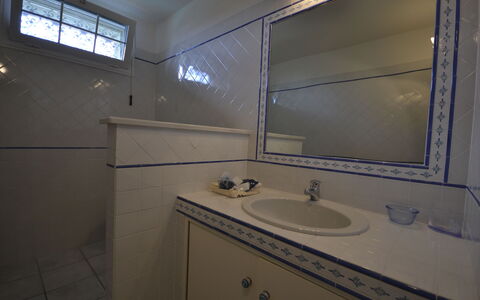 Casale Valentina: Baño, Propiedad, Habitación, Arquitectura, Lavabo, Grifo, Loseta, Arreglo De Tubería, Diseño De Interiores, Casa