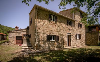 Agriturismo Borgo Al Teto: Casa, Propiedad, Casa, Edificio, Casa De Campo, Área Rural, Cielo, Arquitectura, Cabaña, Bienes Raíces