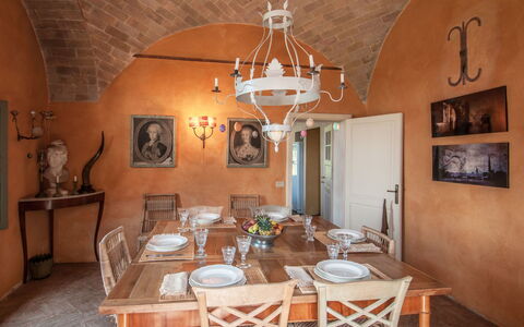 Fontanelle 16: Habitación, Propiedad, Diseño De Interiores, Comedor, Edificio, Mueble, Techo, Mesa, Bienes Raíces, Casa