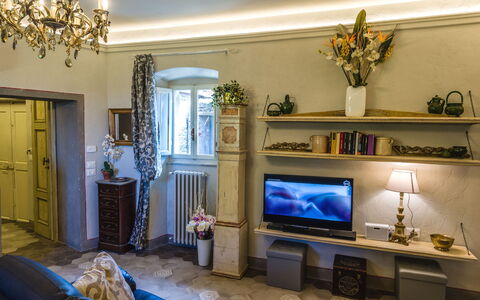 Michelangelo Cortona Apartment: Habitación, Sala, Propiedad, Diseño De Interiores, Azul, Mueble, Casa, Edificio, Casa, Hogar