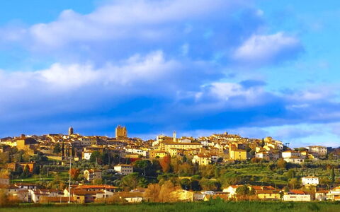 Villa Gioiosa: Azul, Tiempo De Día, Horizonte, Ciudad, Barrio Residencial, Barrio, Verano, Paisaje, Casa, Casa