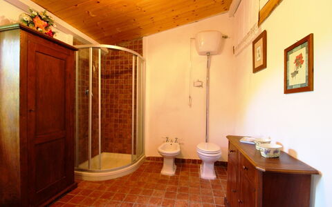 Villa Gioiosa: Habitación, Propiedad, Edificio, Casa, Diseño De Interiores, Bienes Raíces, Baño, Arquitectura, Suelo, Techo