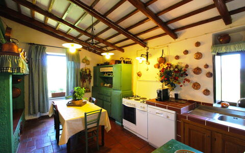 Villa Gioiosa: Habitación, Propiedad, Edificio, Mueble, Diseño De Interiores, Casa, Techo, Bienes Raíces, Cocina, Arquitectura