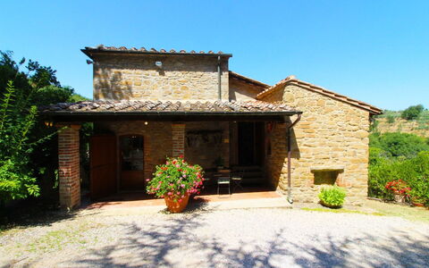 Villa Gioiosa: Planta, Cielo, Edificio, Ventana, Propiedad, Flor, Puerta, Árbol, Casa, El Terreno Del Lote