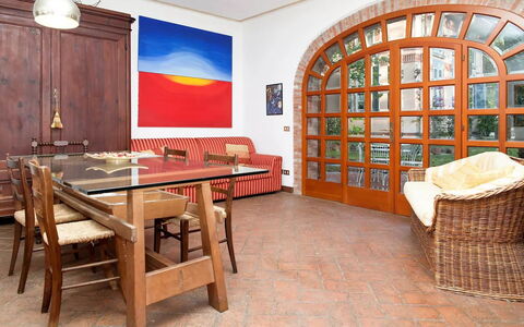 Residenza Marechiaro: Mesa, Mueble, Edificio, Madera, Diseño De Interiores, Ventana, Suelo, Casa, Piso, Tabla Raqueta De Tenis