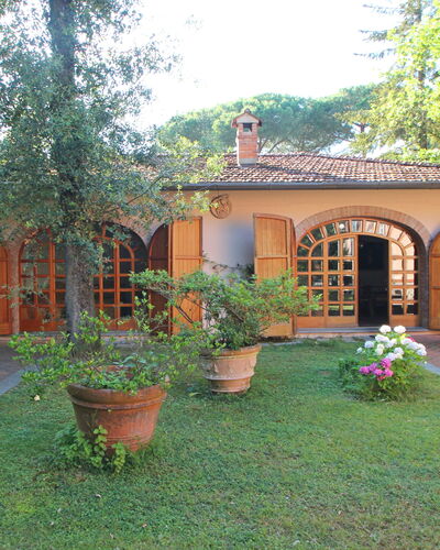 Residenza Marechiaro: Planta, Propiedad, Edificio, Ventana, Maceta, Puerta, Flor, Árbol, Casa, Cielo