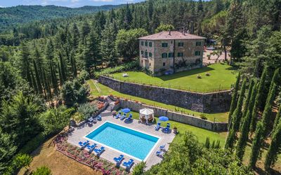 Palazzo Rosadi: Propiedad, Hill Station, Inmuebles, Paisaje Natural, Casa, Bienes Raíces, Edificio, Mansión, Árbol, Montaña
