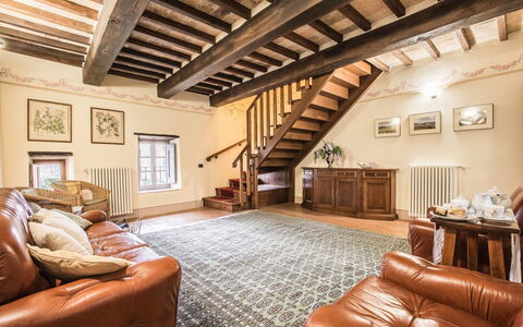 Torre del Cielo: Propiedad, Habitación, Sala, Edificio, Diseño De Interiores, Mueble, Bienes Raíces, Casa, Techo, Casa