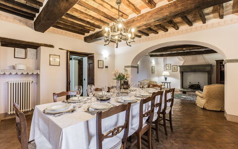 Torre del Cielo: Propiedad, Habitación, Edificio, Restaurante, Diseño De Interiores, Techo, Mueble, Bienes Raíces, Comedor, Casa