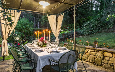 Torre del Cielo: Propiedad, Restaurante, Encendiendo, Bienes Raíces, Patio Interior, Mesa, Patio, Casa, Habitación, Casa