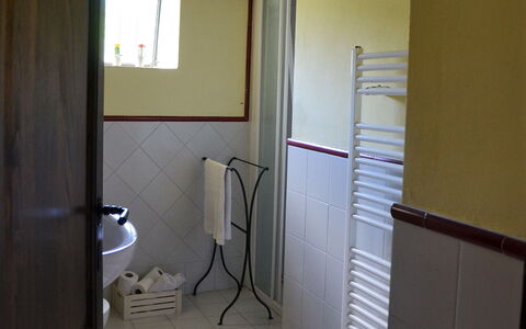 Agriturismo Cincinelli: Habitación, Propiedad, Suelo, Baño, Edificio, Casa, Arquitectura, Diseño De Interiores, Mueble, Cubiertas De Ventanas