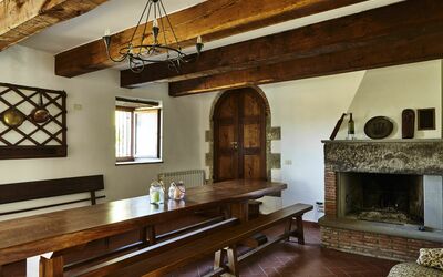 Bottegaccia: Habitación, Haz, Propiedad, Edificio, Diseño De Interiores, Mueble, Techo, Pared, Sala, Hogar