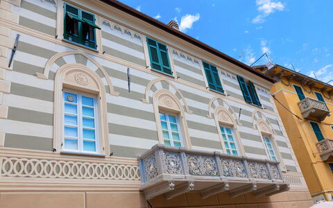 Via Dante Vacanze - Levanto: Material Compuesto, Moldura, Diseño, Pintar, Balcón, La Luz Del Día, Vía Muerta