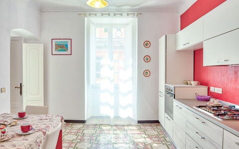 Via Dante Vacanze - Levanto: Habitación, Propiedad, Diseño De Interiores, Suelo, Rosado, Mueble, Edificio, Loseta, Pared, Techo