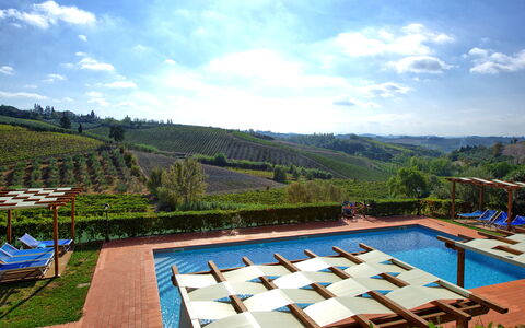 Casa Rossa: Cielo, Nube, Agua, Planta, Piscina, Azul, Árbol, Paisaje Natural, Mueble Para Exteriores, Eco Hotel