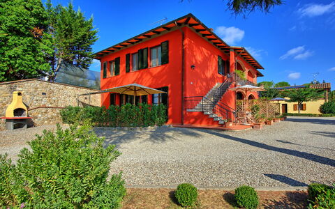 Casa Rossa: Cielo, Planta, Propiedad, Edificio, Nube, Ventana, El Terreno Del Lote, Vegetación, Árbol, Diseño Urbano