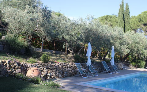 Gli Appartamenti Di Manuela: Piscina, Sombra, Recurso, Patio Interior, Hacienda, Paisajismo, Eco Hotel, Villa, Mueble Para Exteriores, Casa De Campo