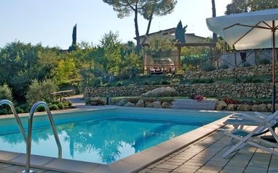 Gli Appartamenti Di Manuela: Piscina, Propiedad, Bienes Raíces, Casa, Edificio, Ocio, Recurso, Casa, Patio Interior, Villa