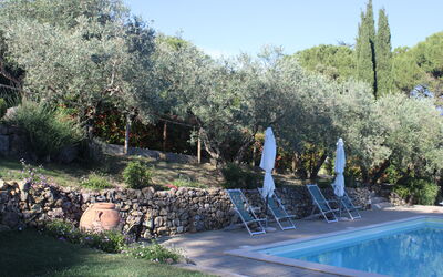 Gli Appartamenti Di Manuela: Piscina, Sombra, Recurso, Patio Interior, Hacienda, Paisajismo, Eco Hotel, Villa, Mueble Para Exteriores, Casa De Campo