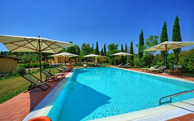 Borgo Di Vinci: Piscina, Propiedad, Bienes Raíces, Recurso, Edificio, Ocio, Casa, Vacaciones, Villa, Casa