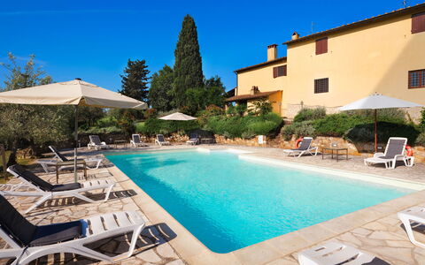 Pozzo Dei Desideri: Agua, Cielo, Planta, Propiedad, Edificio, Mueble, Piscina, Azur, Ventana, Mueble Para Exteriores