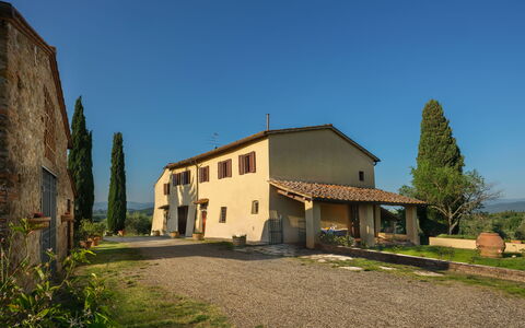 Pozzo Dei Desideri: Cielo, Planta, Edificio, Ventana, Casa, Árbol, El Terreno Del Lote, Cabaña, Barrio Residencial, Paisaje