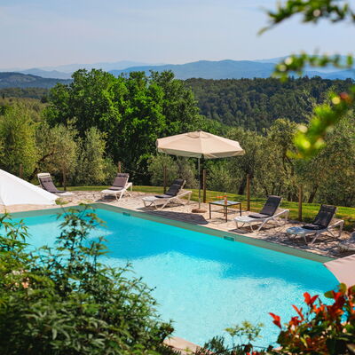Pozzo Dei Desideri: Agua, Planta, Cielo, Propiedad, Piscina, Naturaleza, Árbol, Azur, Botánica, Paisaje Natural