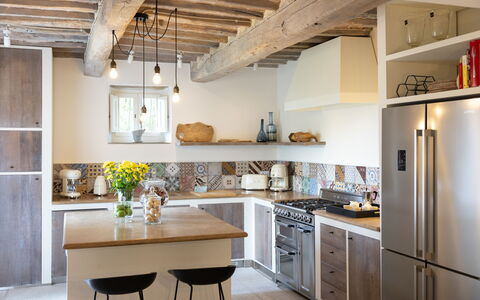 Tenuta Pomona: Mueble, Cocina, Mostrador, Diseño De Interiores, Aparato De Cocina, Gabinetes, Piso, Pared, Electrodoméstico, Madera