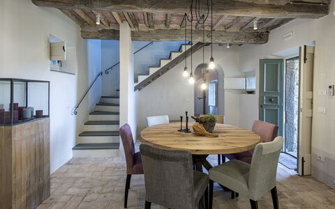 Tenuta Pomona: Comedor, Habitación, Propiedad, Techo, Edificio, Diseño De Interiores, Suelo, Mueble, Suelos De Madera, Casa