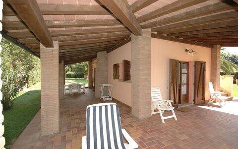 Poderino: Propiedad, Edificio, Casa, Habitación, Bienes Raíces, Casa, Inmuebles, Porche, Villa, Cabaña