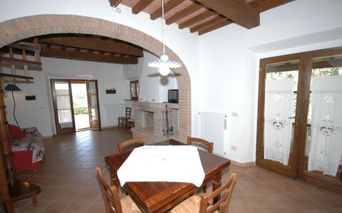 Poderino: Propiedad, Habitación, Edificio, Casa, Techo, Suelo, Bienes Raíces, Mueble, Diseño De Interiores, Villa