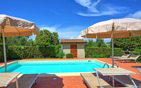 Cuccardino: Nube, Propiedad, Cielo, Piscina, Planta, Agua, Azur, Sombra, Mueble Para Exteriores, Árbol