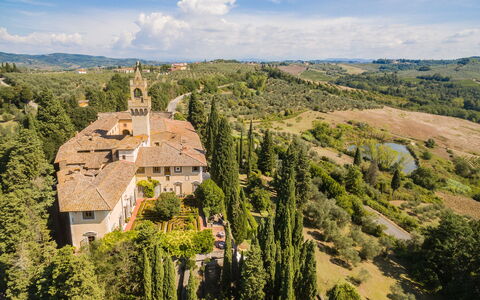 Montegufoni: Punto De Referencia, Fotografía Aérea, Árbol, Colina, Hill Station, Fotografía, Área Rural, Pueblo, Montaña, Paisaje