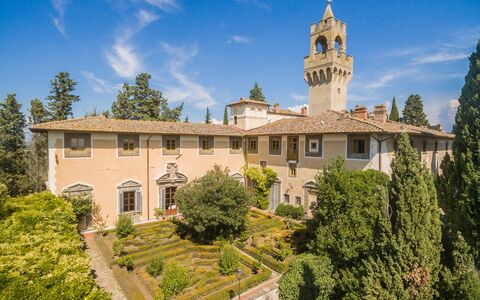 Montegufoni: Propiedad, Punto De Referencia, Edificio, Inmuebles, Cielo, Arquitectura, Bienes Raíces, Casa, Mansión, Árbol