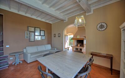 Tramonto: Habitación, Propiedad, Edificio, Mueble, Suelo, Techo, Diseño De Interiores, Casa, Bienes Raíces, Sala