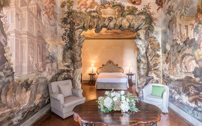 La Grotta: Habitación, Propiedad, Diseño De Interiores, Mueble, Sala, Pared, Edificio, Bienes Raíces, Casa, Inmuebles