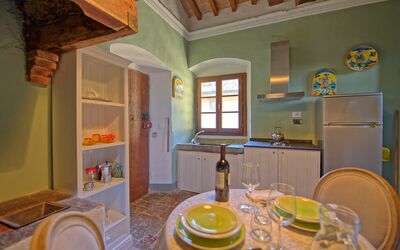 Torre 2: Propiedad, Mueble, Gabinetes, Ventana, Diseño De Interiores, Madera, Arquitectura, Lavabo, Cocina, Vajilla