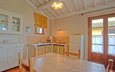 Tiglio: Habitación, Propiedad, Mueble, Mostrador, Suelo, Edificio, Techo, Gabinetes, Cocina, Suelos De Madera