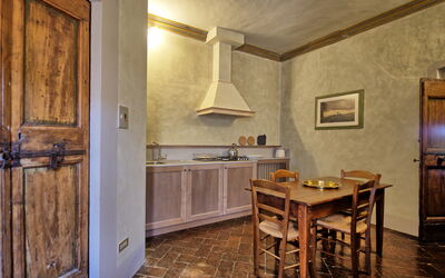 Cupola: Mueble, Gabinetes, Mesa, Mostrador, Cocina, Madera, Diseño De Interiores, Arquitectura, Manchas De Madera, Piso