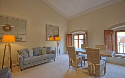 Montegufoni 27: Marco, Mueble, Propiedad, Sofá, Ventana, Edificio, Persiana De La Ventana, Sala, Madera, Diseño De Interiores