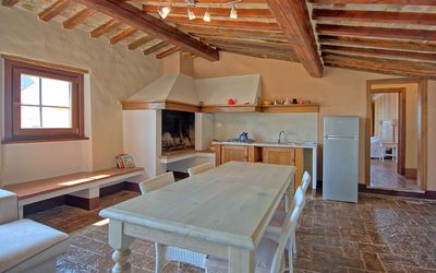 Torre: Habitación, Propiedad, Edificio, Haz, Techo, Mueble, Suelo, Casa, Diseño De Interiores, Madera