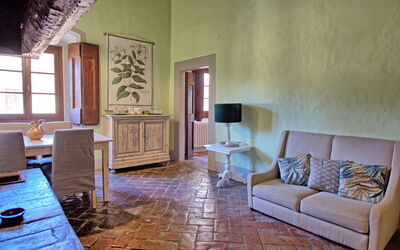 Montegufoni 29: Mueble, Propiedad, Madera, Ventana, Gabinetes, Piso, Diseño De Interiores, Suelo, Sala, Pared