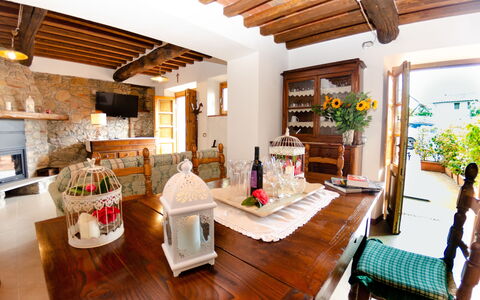 Alla Piazzetta Proprietà: Propiedad, Habitación, Edificio, Diseño De Interiores, Casa, Mueble, Techo, Bienes Raíces, Sala, Casa