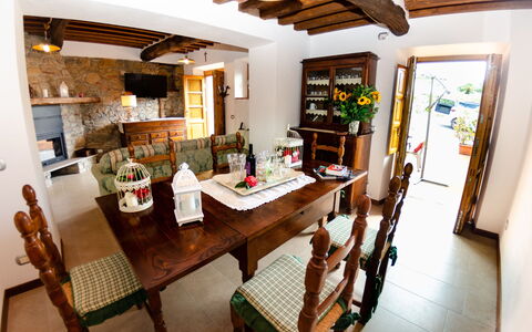 Alla Piazzetta Proprietà: Propiedad, Habitación, Edificio, Comedor, Mueble, Casa, Mesa, Diseño De Interiores, Bienes Raíces, Techo