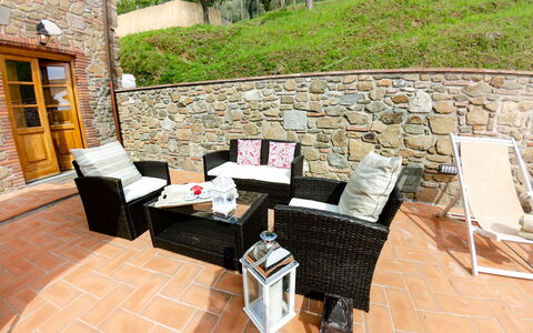 Alla Piazzetta: Propiedad, Pared, Habitación, Mueble, Ladrillo, Edificio, Casa, Bienes Raíces, Patio, Suelo