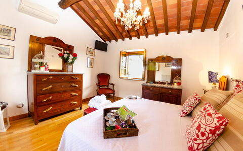 Alla Piazzetta: Habitación, Propiedad, Habitación, Mueble, Diseño De Interiores, Cama, Casa, Edificio, Bienes Raíces, Techo