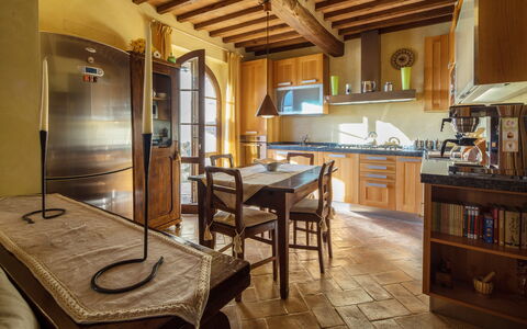 Appartamento Il Nido Di Giulia: Habitación, Edificio, Propiedad, Diseño De Interiores, Mueble, Bienes Raíces, Casa, Suelo, Techo, Mesa