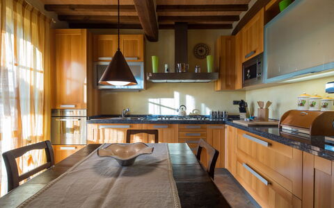 Appartamento Il Nido Di Giulia: Habitación, Propiedad, Edificio, Mostrador, Mueble, Cocina, Diseño De Interiores, Casa, Gabinetes, Bienes Raíces