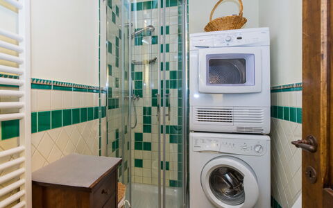 Appartamento Il Nido Di Giulia: Habitación, Baño, Electrodoméstico, Loseta, Electrodoméstico, Cuarto De Lavado, Diseño De Interiores