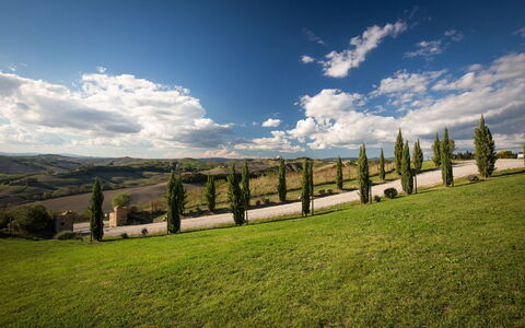 Appartamento Il Nido Di Giulia: Cielo, Naturaleza, Verde, Nube, Paisaje Natural, Hierba, Pradera, Tiempo De Día, Árbol, Entorno Natural